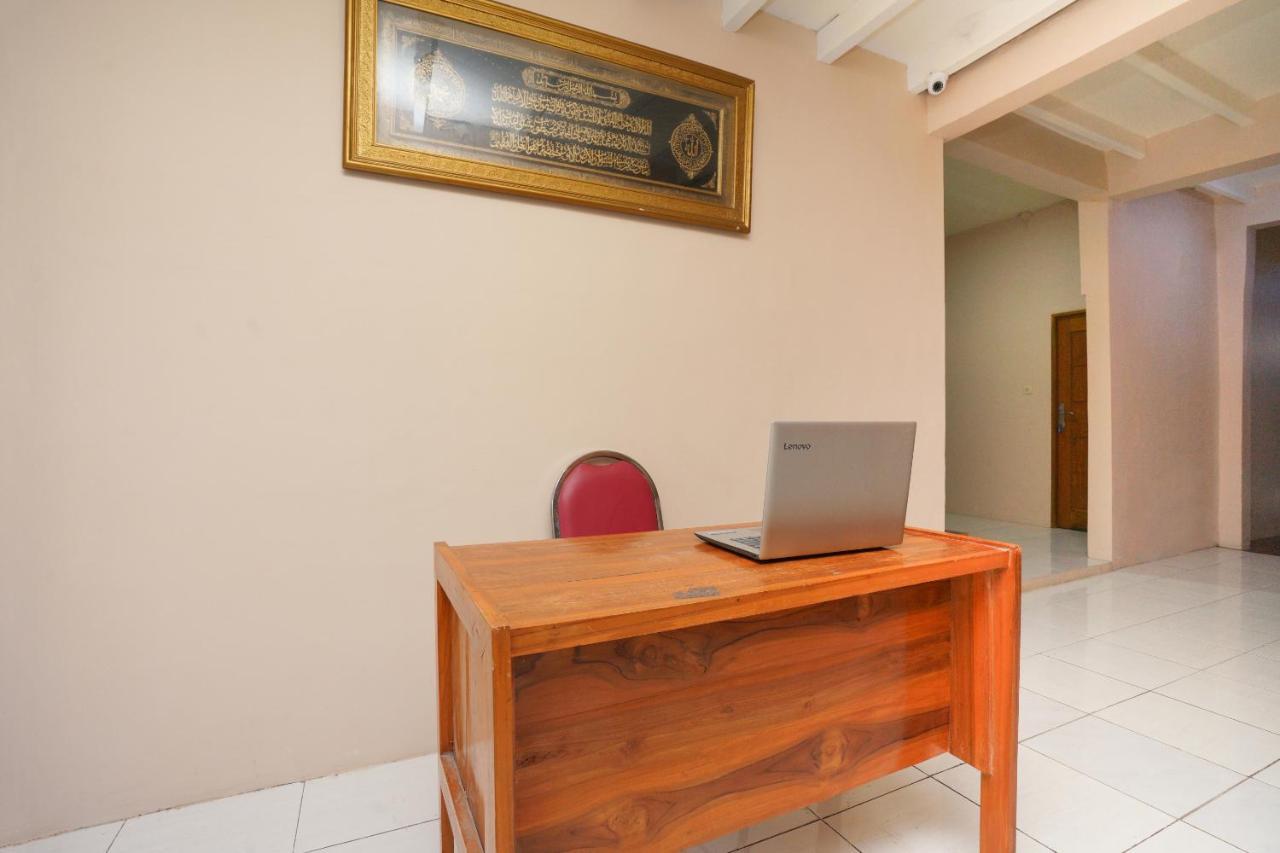 OYO 2656 Az Zahra Residence Syariah Surabaya Exterior foto